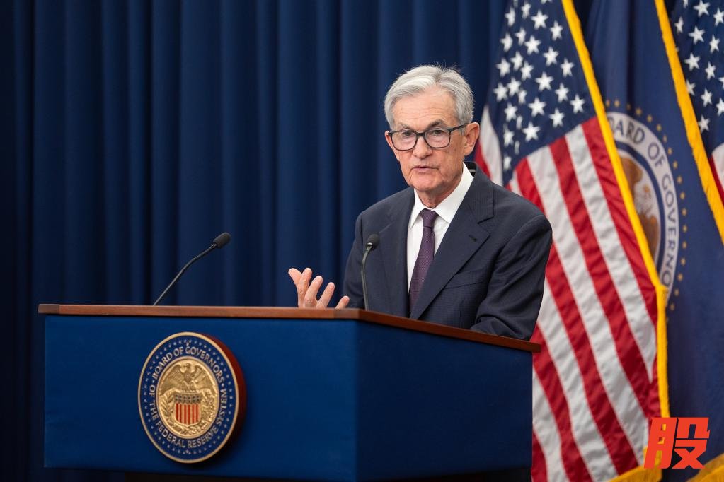 9月17日，美国联邦储备委员会主席鲍威尔在华盛顿出席记者会。新华社记者胡友松摄
